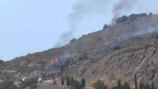 preview picture of video 'Heidebrand bij de stad Petra, eiland Lesbos, Griekenland. Greek forest fire at Petra Lesbos.'
