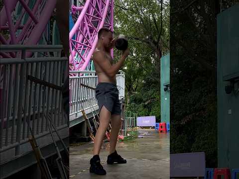 How do I warm up my muscles for a basic workout with a kettlebell👍