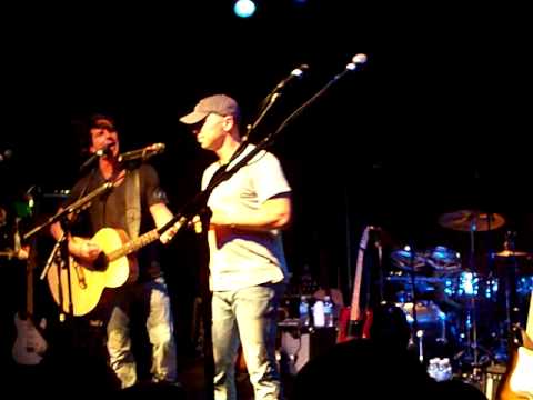 Kenny Chesney and Brett James sing You Save    Me ExitIn  030909