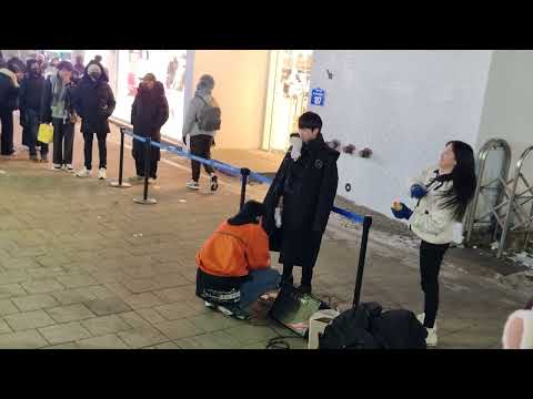 SATURDAY. YU KAGAWA, HYOJIN & SHINHWA. HONGDAE BUSKING.