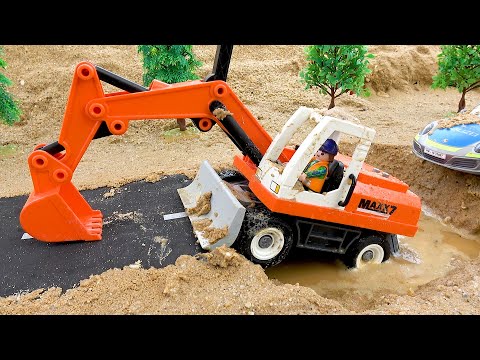 Rescue the excavator that fell into the mud with the police car - Toy car story