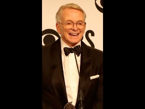 Legendary fashion designer Bob Mackie dies at 87