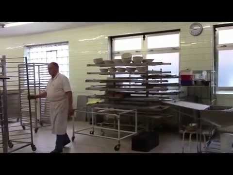 Brezen Produktion bei Handwerks-Bäckerei Sattler in Isen (Bio-Bäcker)