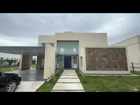 Casa en Country La Arbolada de categoría en Malagueño, Córdoba, Argentina