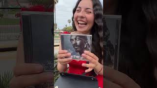 Esto fue lo que descubrimos en la bolsa de una Tik Toker famosa