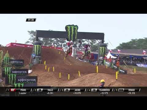 Calvin Vlaanderen passes Henry Jacobi - MXGP of Asia 2019