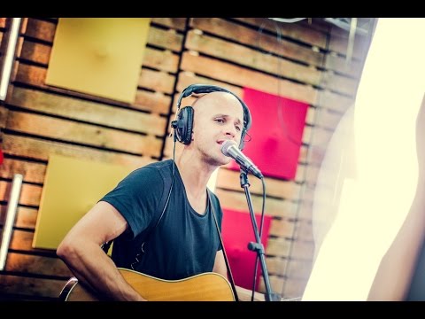 Milow - Howling At The Moon (live)