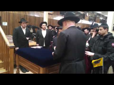 חלוקת דולרים להוספה בצדקה יום א', כא שבט