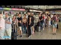 Honderden vakanties gestrand op Schiphol door storing - RTL NIEUWS