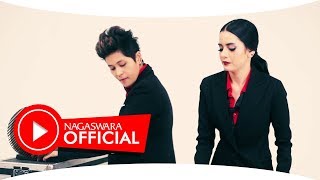 Download lagu Black Champagne - Jangan Gitu Dong (NAGASWARA) #music mp3 Download lagu Black Champagne - Jangan Gitu Dong (NAGASWARA) #music mp3