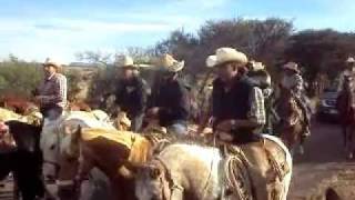 preview picture of video 'La Purisima, Durango, Mex. (Cabalgata desde el entronke pal pueblo)dic.2011'