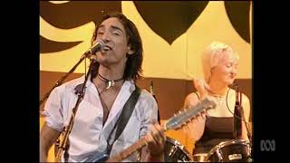 The Mavis's - 'Thunder' (Live on 'Recovery')