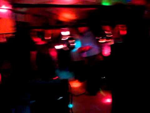 Dj Ricardo reyes mezclando cumbia