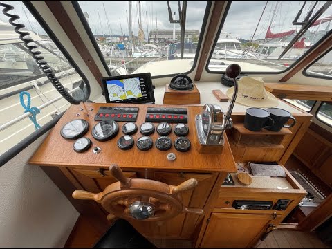 Viking 32 from inside