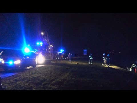 [24.11.'15] BMW raakt in sloot, politie vast in berm Lauwersseewei - N359 Dokkum