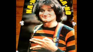 Robin Williams rapping