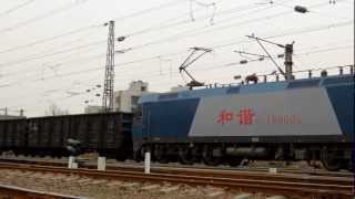 preview picture of video 'HXD1B, China Railway freight train 中国铁路'