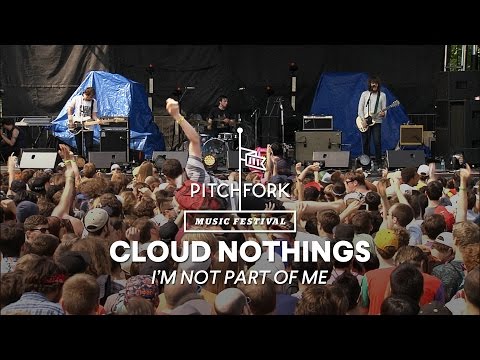 Cloud Nothings perform 