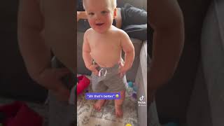 衝撃的な方法でズボンを下げる赤ちゃん[爆笑TikTok]