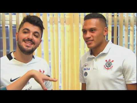 Leo Jabá faz surpresa para torcedor do Corinthians