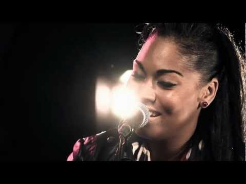 Premier.tv // Coco Dupree - I Believe (acoustic)