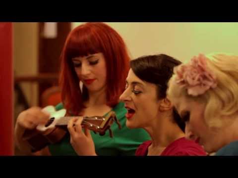 The Puppini Sisters - Mele Kalikimaka // Derelict Music