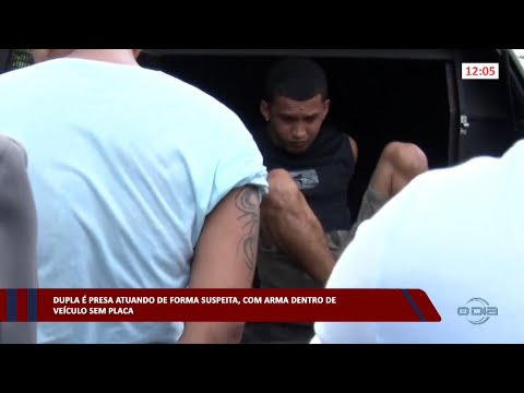 Dupla é presa atuando de forma suspeita, com arma dentro de veículo sem placa 17 01 2023