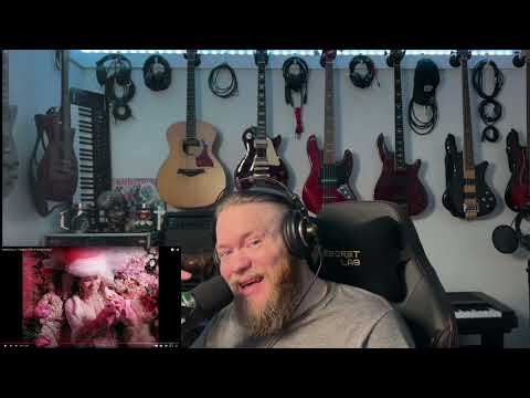 My First time hearing Chinchilla - Fingers! What an incredible talent she has!