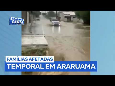 Temporal causa alagamentos e complica trânsito em Araruama (RJ)