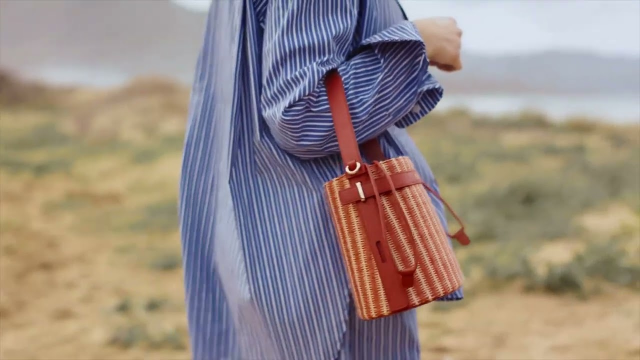 Furla Giove Bucket in Rafia