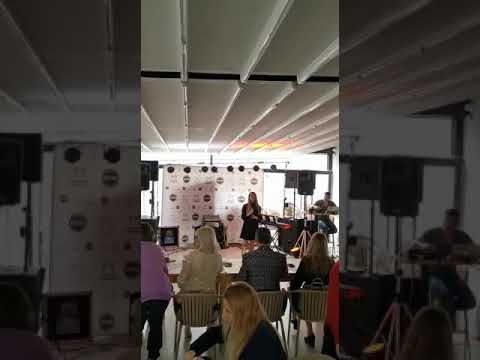 ALEXANDRA  Iuga  COVER  Mă  rog la  florea de  cireș.