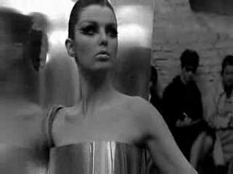 Thumbnail of the video: Qui êtes-vous, Polly Maggoo? (Opening Scene)