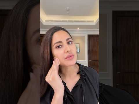 Say hello to the new Hydra Cloud Cushion Foundation with SPF 40 PA++ available in 12 shades 🤎