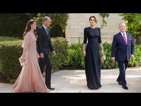 Kate Middleton curtsies to King Abdullah II and Queen Rania