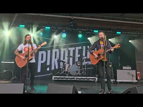 Jay and Lindsay - Frenzal Rhomb Accoustic - Pirate Life Brewing (Full Set) , Port Adelaide , 1/3/25