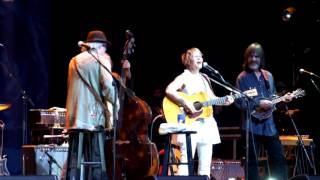 Buddy Miller Band, Shawn Colvin, Larry Campbell: &quot;Keep Your Distance&quot; (Cayamo 2016)