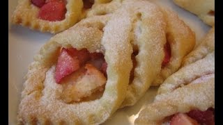 Плетенки из дрожжевого теста с яблоками