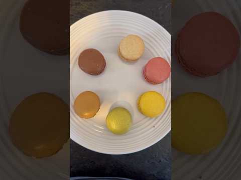 6 flavours of Macarons😍😋 #Vanilla #raspberry #lemon #pistachio #saltedcaramel #chocolate #yumfood