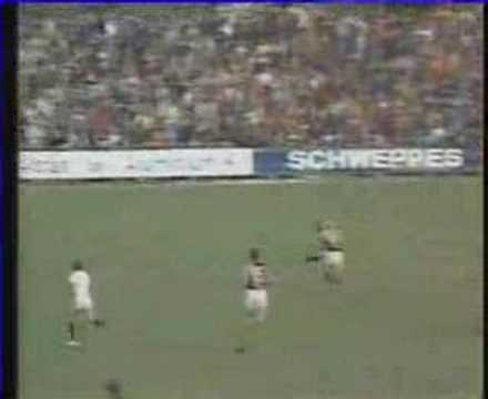 Wayne Harmes goal.  Princes Park 1979