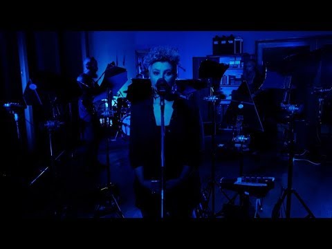 El Extrañante  / Luciana Jury  ( video oficial - vivo  )