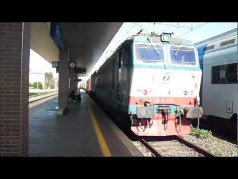 E652.113 con merci misto, in ripartenza dopo lo stop al segnale