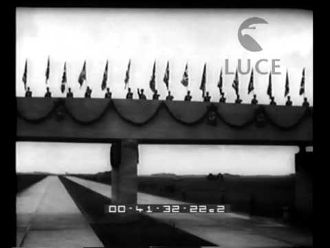 Hitler inaugura il tratto di rete stradale Breslavia-Kreibau.