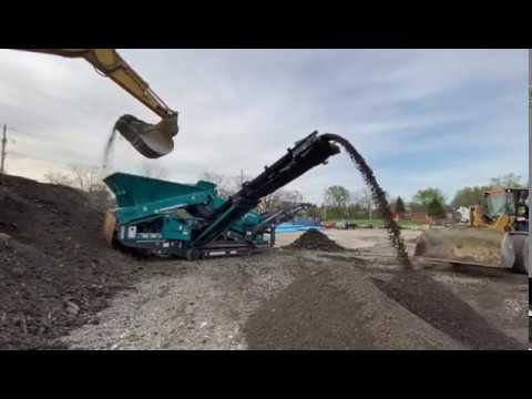 Warrior 800 Screening Asphalt for Road Rebuilding