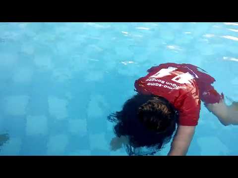 Lomba tahan nafas di dalam air, memprihatinkan tak di sangka gadis 17 tahun ini