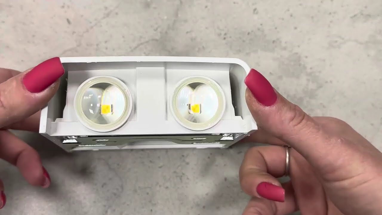 Светлодиодный накладной фасадный светильник  MAXUS MWL 4W 3CCT IP65 WH Square белый 1-MWL-4W-WHS