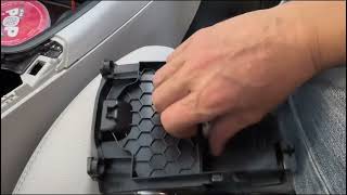 How to change the USB device module located in the centre console of this Mercedes W246 2017