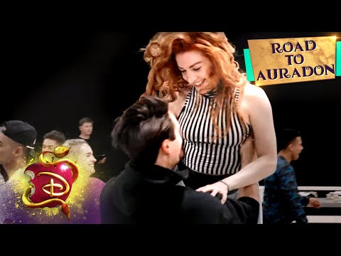 Arrivals and Rehearsals 🕺 | Road to Auradon | Descendants 3