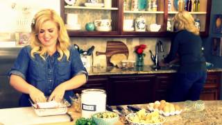 نسخة من Kelly Clarkson - Trisha's Southern Kitchen