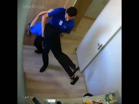 أنقذها بطريقة مضحكة