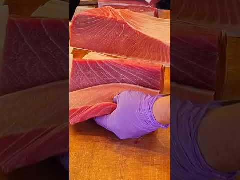 Ultimate giant bluefin tuna cutting at its peak #bluefintuna #Seafood #黑鮪魚 #OtoroCut #otoro